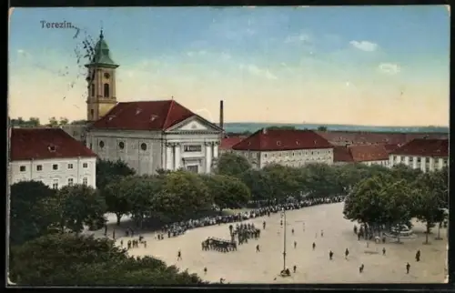 AK Theresienstadt / Terezin, Blick auf den Paradeplatz