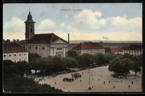 AK Theresienstadt / Terezin, Blick auf den Paradeplatz