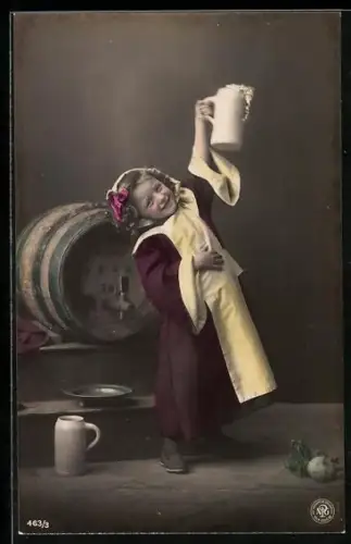 AK Münchner Kindl hebt den Humpen