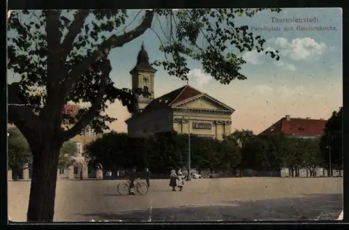 AK Theresienstadt / Terezin, Paradeplatz und Garnisonkirche
