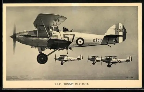 AK Britischer Doppeldecker-Bomber Hawker Hind, vier Maschinen im Flug, RAF