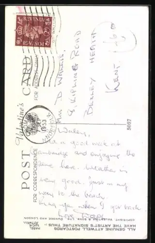 Künstler-AK Mabel Lucie Attwell: Kinder sitzen mit Strickzeug und Haustieren vor dem Fernseher