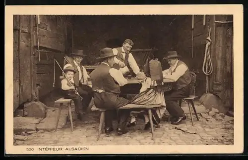 AK Interieur Alsacien, Elsässer in Tracht