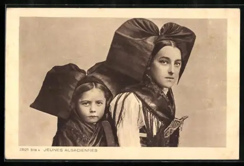 AK Jeunes Alsaciennes, Elsässerinnen in Tracht