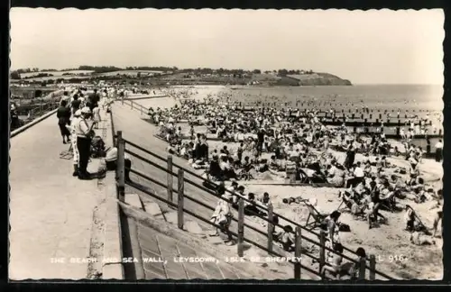 AK Leysdown /Isle of Sheppey, The Beacht and Sea Wall