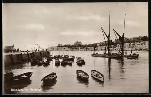AK Broadstairs, View of the Harbour with ships and boats