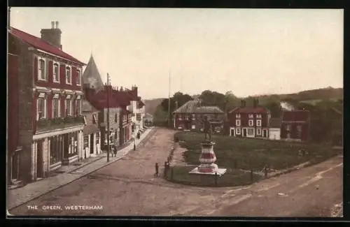 AK Westerham, The Green with a statue