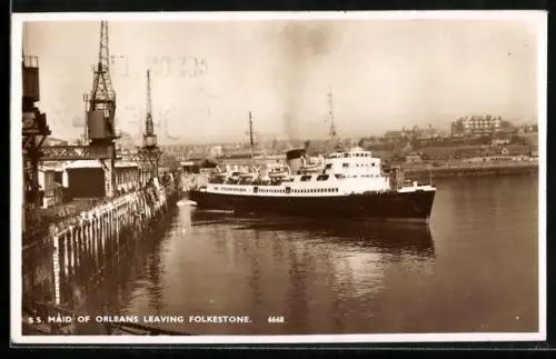 AK Folkestone, S.S. Maid of Orléans leaving the harbour
