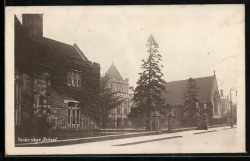 AK Tonbridge, The School