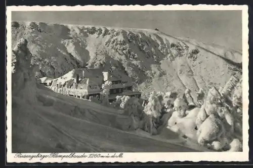 AK Hampelbaude /Riesengebirge, Blick auf die tief verschneite Hampelbaude
