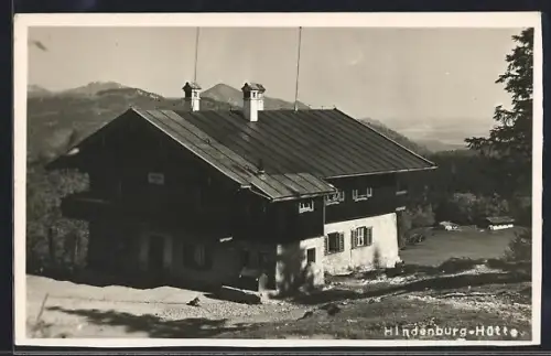 AK Hindenburg-Hütte mit Blick in die Berge
