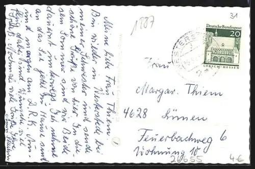 AK Westerstede i. Oldbg., Kirche mit Gedenkstein, Spielplatz, Strassenpartie