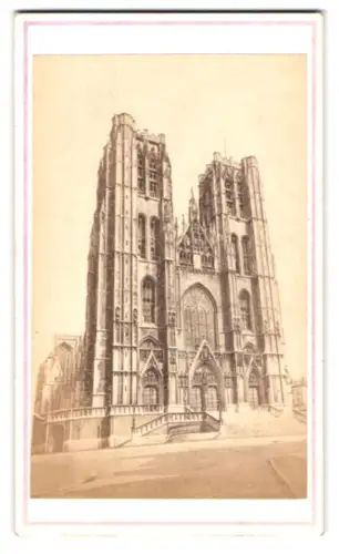 Fotografie unbekannter Fotograf, Ansicht Brüssel, beeindruckende Kathedrale