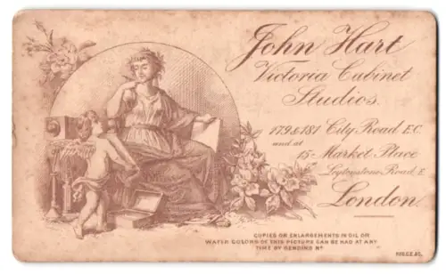 Fotografie John Hart, London, City Road 179 & 181, Engel mit Plattenkamera nebst Fotografien