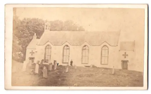 Fotografie unbekannter Fotograf, Ansicht St. Boswell, St. Boswell Church, Kirche mit Friedhof