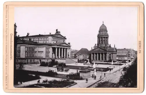 Fotografie Rob. Prager, Berlin, Ansicht Berlin, Blick auf den Gendarmenmarkt mit Litfasssäule