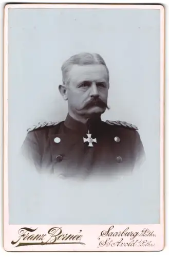 Fotografie Franz Bornee, Saarburg i. Lothr., Portrait General Friedrich von Scholtz mit Kronenorden I. Klasse
