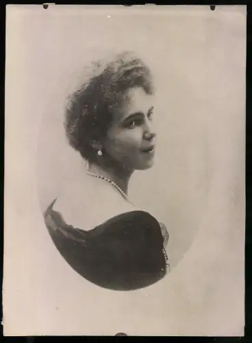 Fotografie Portrait Prinzessin Beatrix von Sachsen-Coburg und Gotha, Prinzessin d’Orléans-Bourbon