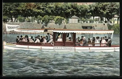 AK Ausflugsschiff Hohenzollern mit Fahrgästen an Bord