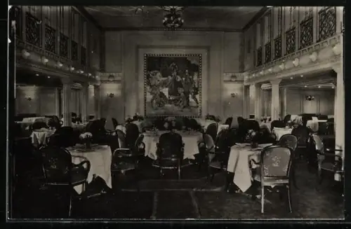 Foto-AK Passagierschiff Dampfer Deutschland der HAL, Speisesaal