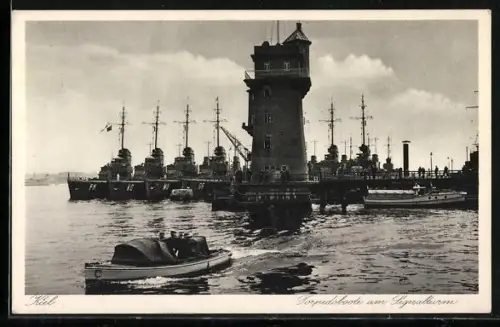 AK Kiel, Torpedoboote der Raubvogel-Klasse am Signalturm