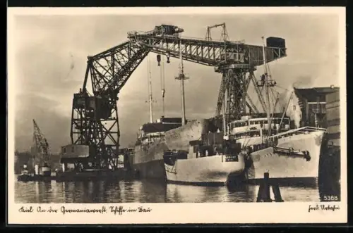 AK Kiel, An der Germaniawerft, Schiffe im Bau, Kran