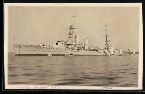 Foto-AK Leichter Kreuzer Emden vor Anker liegend