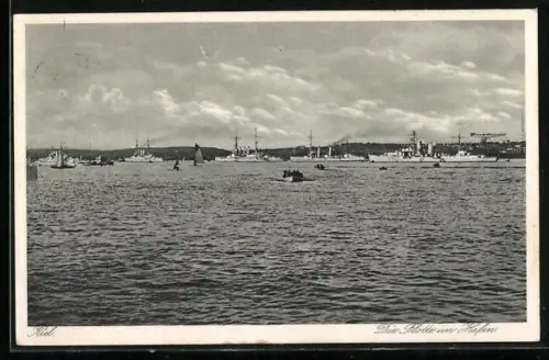 AK Kiel, Kriegsschiffe der Reichsmarine im Hafen liegend