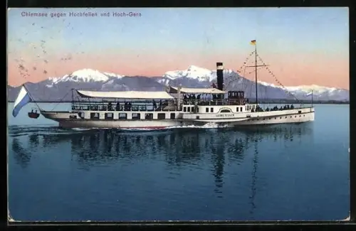 AK Dampfer Ludwig Fessler auf dem Chiemsee, Blick gegen Hochfellen und Hoch-Gern