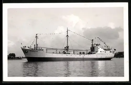 Foto-AK Deutsches Frachtschiff Eduard Becker, Handelsschiff