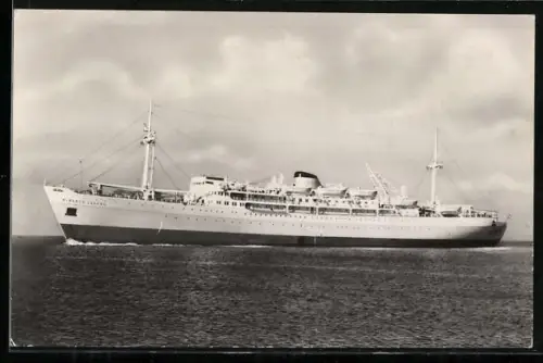 AK Italienisches Passagierschiff Alberto Dodero in voller Fahrt