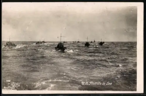 AK Flottille von U-Boot-Zerstörern auf Verbandsmarsch