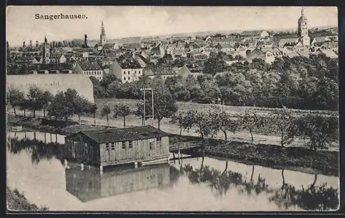 AK Sangerhausen, Stadtansicht mit Fluss und Ufergebäude