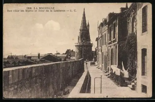 AK La-Rochelle, rue sous les Murs, tour de la Lanterne