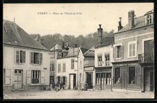 AK Verzy, Place de l`Hotel-de-Ville