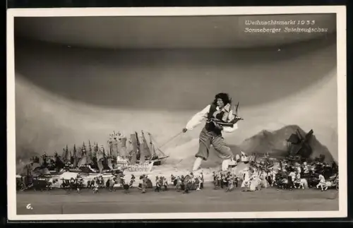 AK Sonneberg / Thür., Spielzeugmuseum mit Spielzeugschau 1933, lebensechte Puppe als Riese