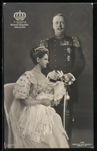 AK Königin Wilhelmina von den Niederlanden mit ihrem Gatten und Nachwuchs