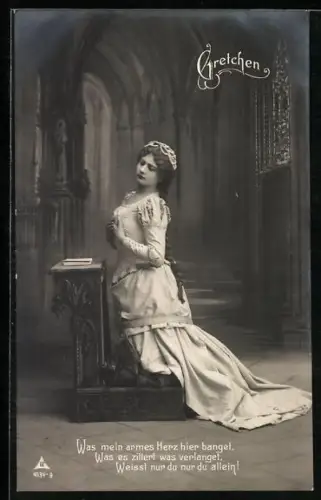 AK Figur der Gretchen aus Goethe`s Faust an einem Altar