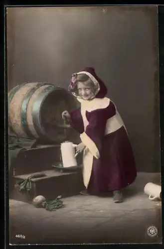 AK Münchner Kindl zapft ein Bier