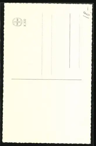 AK kleines Mädchen spielt mit ihrer Puppe in der Puppenküche