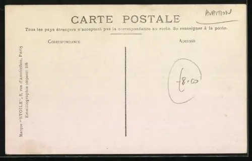 AK Zeppelin vor der Landung auf dem Flugfeld