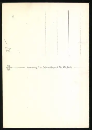 Foto-AK Mädchen hält die Puppe vorsichtig im Arm