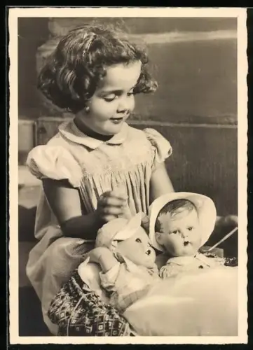 AK Mädchen spielt mit zwei Puppen