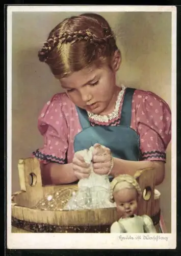 AK Kleider der Puppe werden gewaschen
