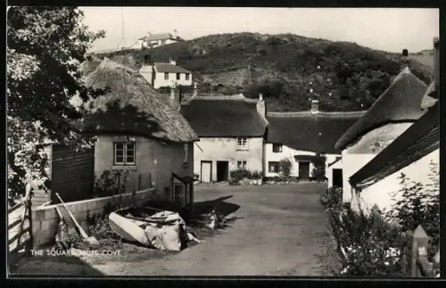 AK Hope Cove, The Square