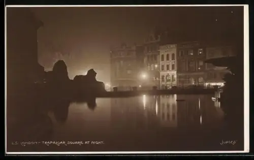 AK London, Trafalgar Square at Night