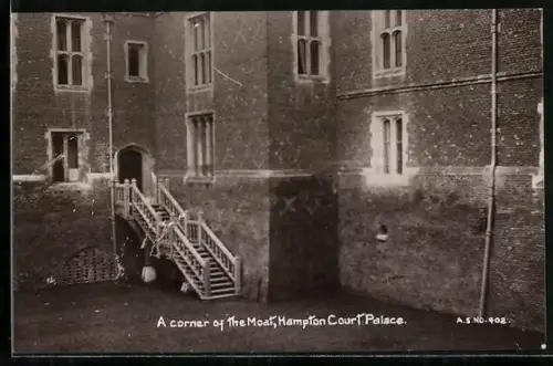 AK Hampton Court Palace, A corner of the Moat