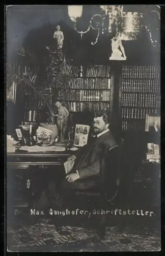 AK Max Ganghofer im seinem Arbeitszimmer