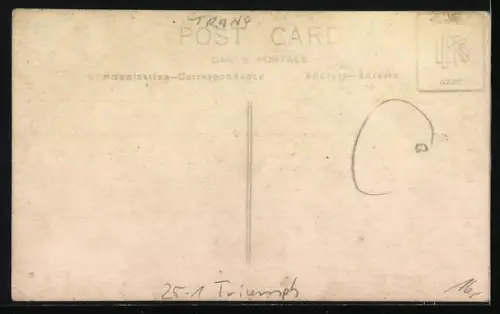 AK Junge Frau auf Triumph-Motorrad