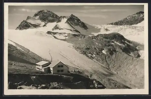 AK Wiesbadenerhütte am Fermuntferner